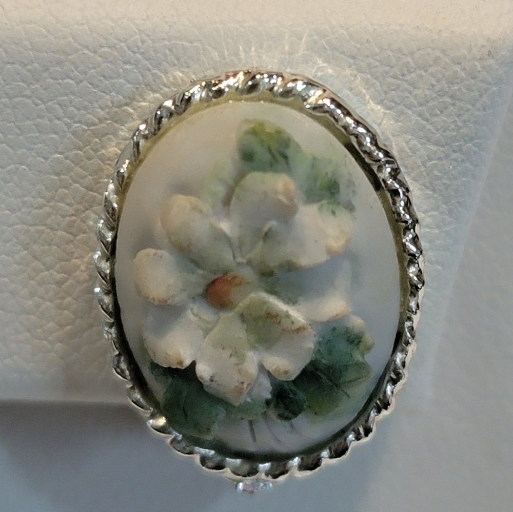 D9 Vintage Clay (?) Floral Silver-tone Clip-on Earrings - Picture 2 of 5